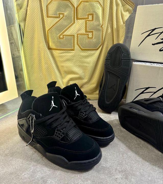 RETRO 4 TOTAL BLACK
