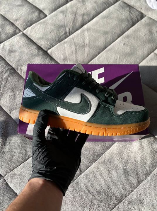 DUNK BLANCO Y VERDE GAMUZADA