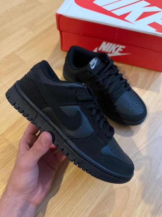 DUNK TOTAL BLACK