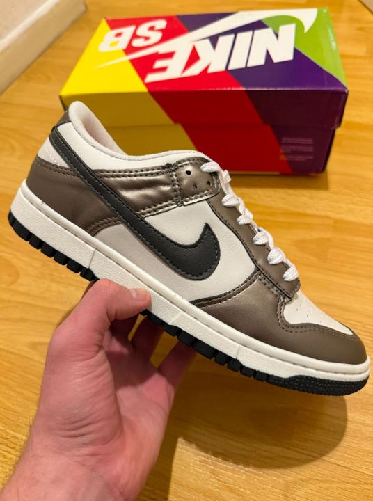 SB DUNK METALIC