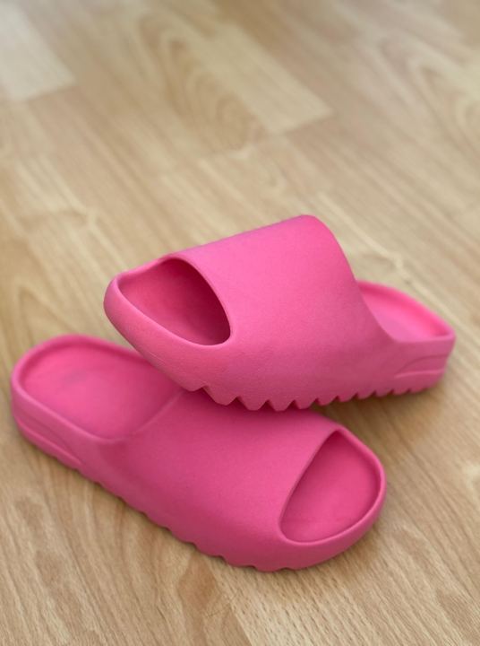 YEEZY FUCSIA