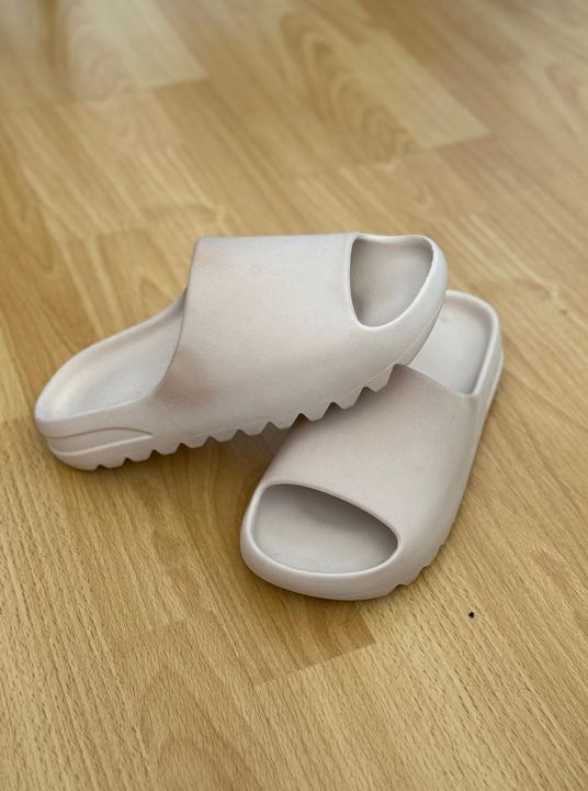 YEEZY BEIGE