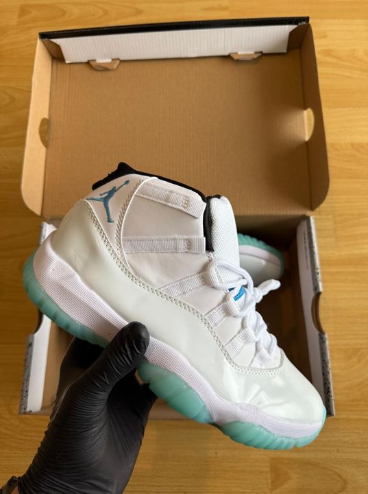 JORDAN RETRO 11 VERDE AGUA