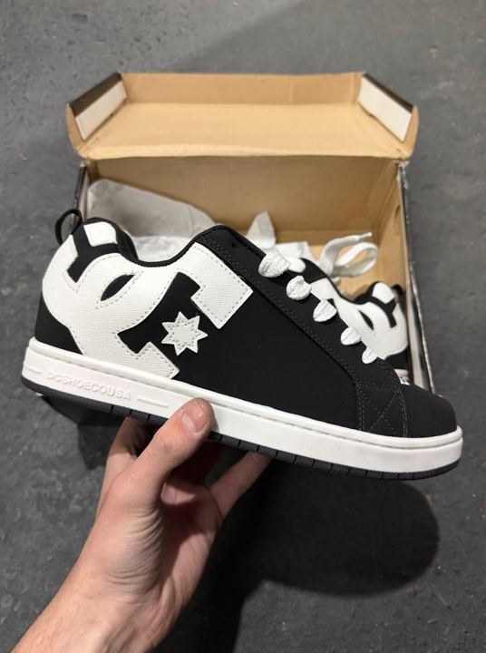 DC COURT BLACK