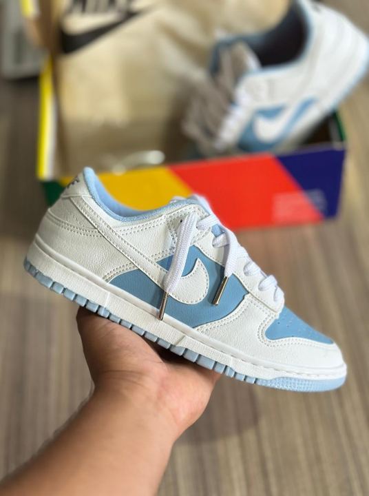 NIKE DUNK BLANCA Y CELESTE