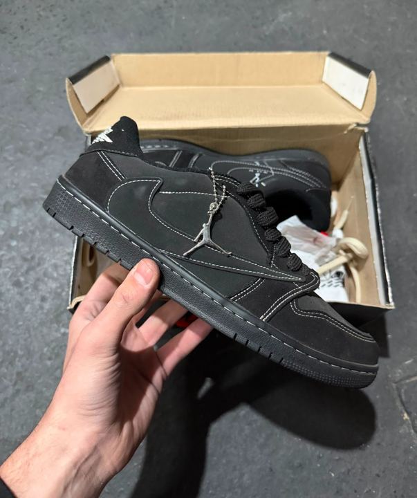 JORDAN LOW 1 TRAVIS SCOTT BLACK