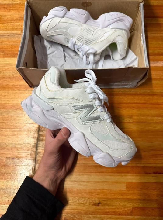 NEW BALANCE 9060 TRIPLE WHITE