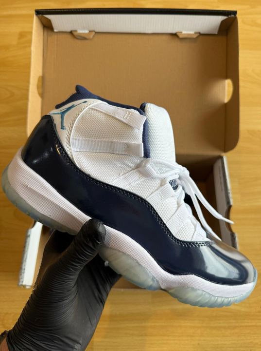 RETRO 11 BLANCA Y AZUL