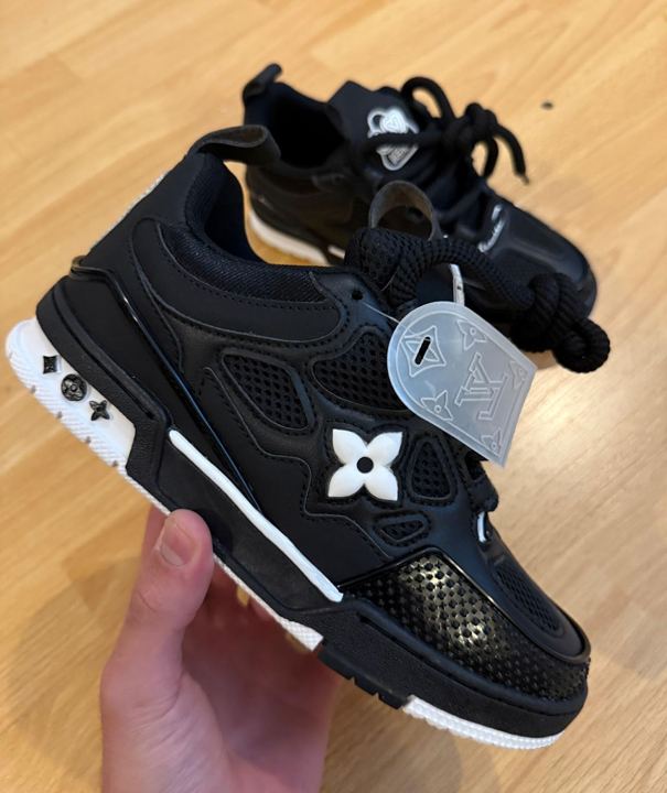 LOUIS VUITTON STAKE NEGRA