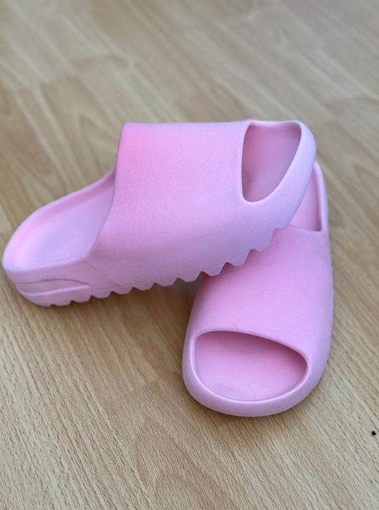 YEEZY ROSA