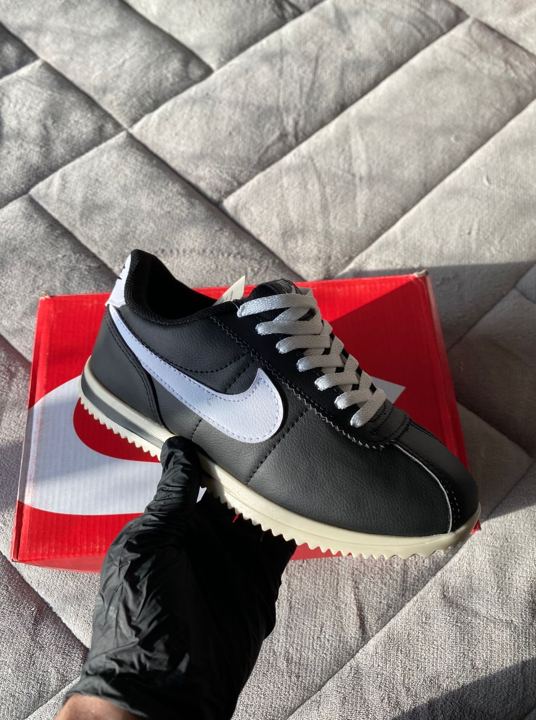 NIKE CORTEZ