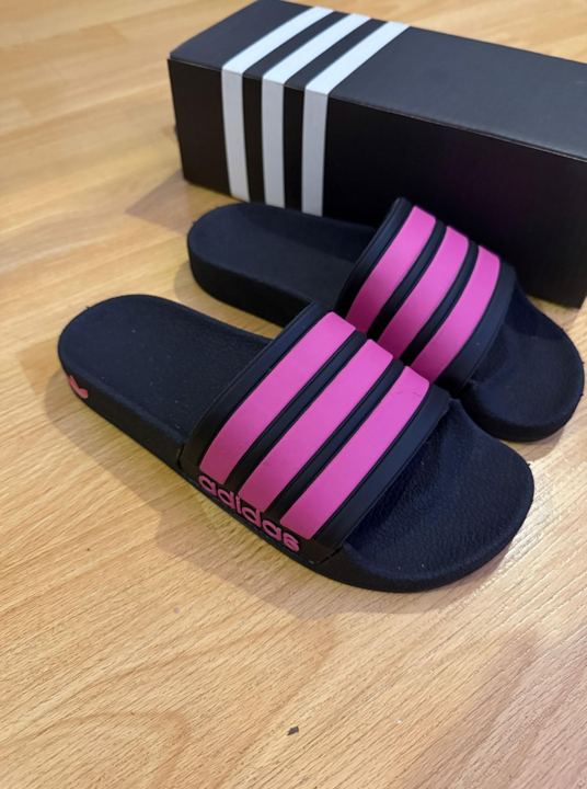 ADIDAS NEGRO Y ROSA