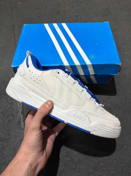 ADIDAS 2000 WHITE AND BLUE
