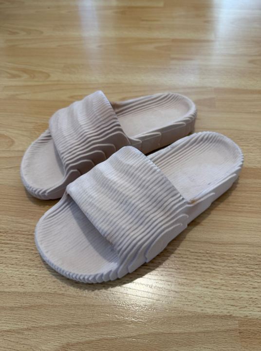 ADILETTE BEIGE
